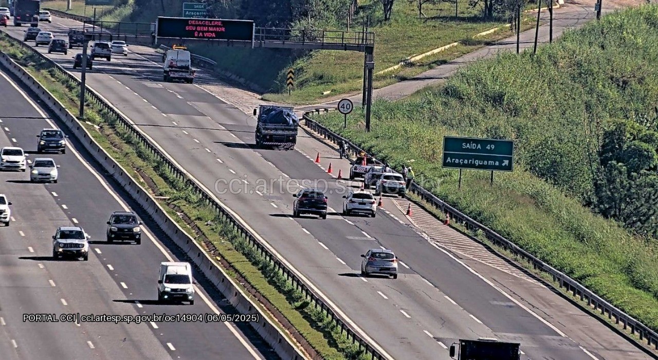 Motociclista morre ao bater em defensa metálica e ser arremessado em rodovia de Araçariguama