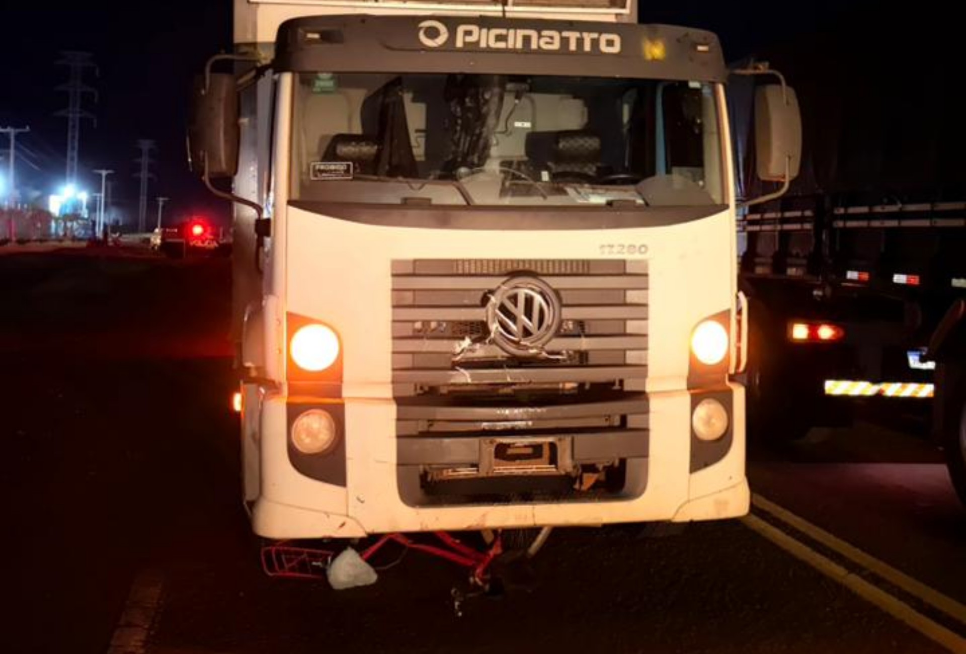 Ciclista morre ao entrar em rodovia e ser atingida por caminhão em MS