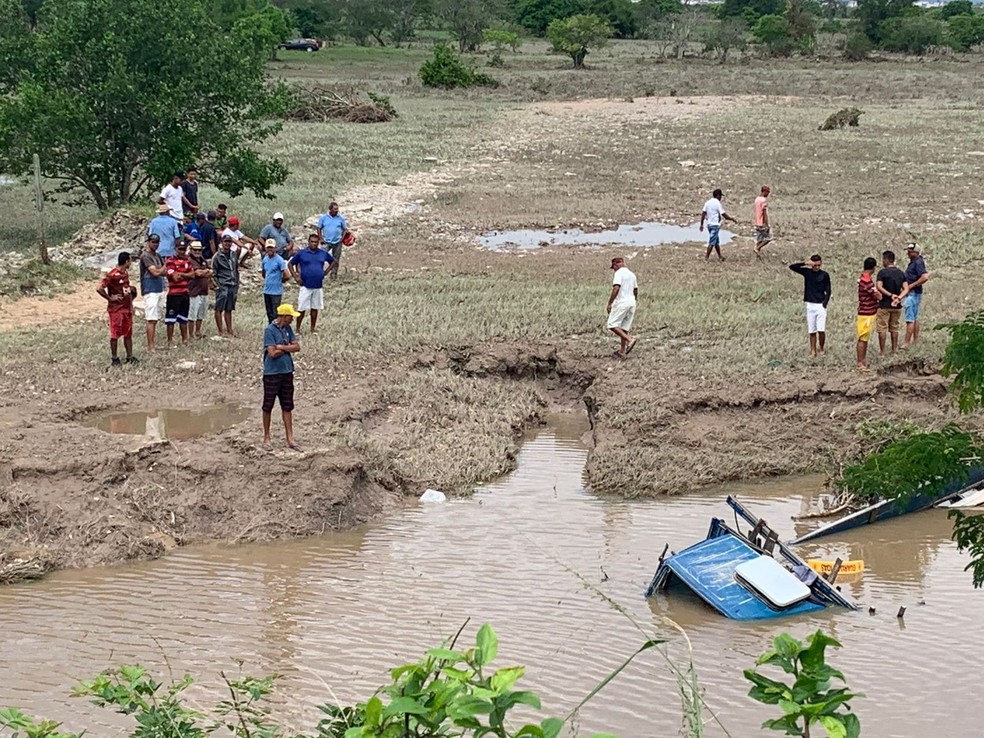 Após chuvas, acesso aos municípios Tobias Barreto e Itabaianinha