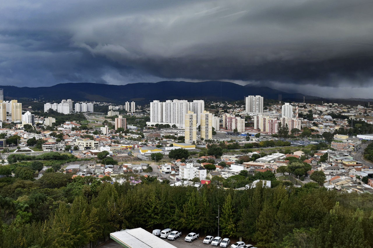 Regiões de Sorocaba e Jundiaí têm possibilidade de chuva, raios e ventos fortes neste fim de semana