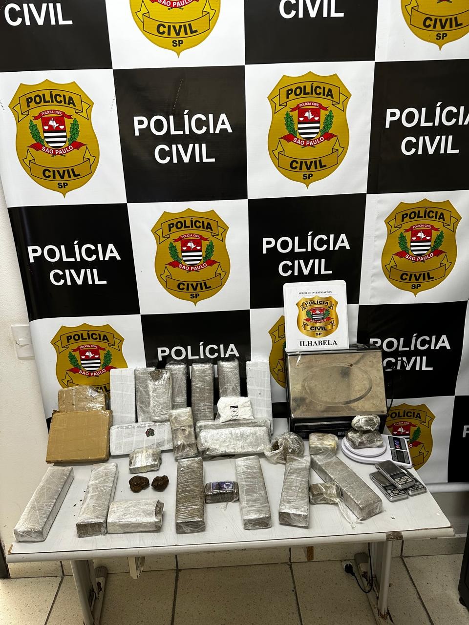 Polícia estoura ‘casa bomba’ e apreende 17 kg de drogas em Ilhabela, no Litoral Norte de SP