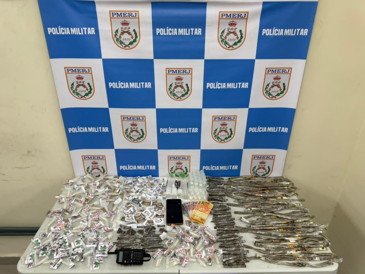 Adolescente é apreendido por suspeita de associação ao tráfico de drogas em Volta Redonda