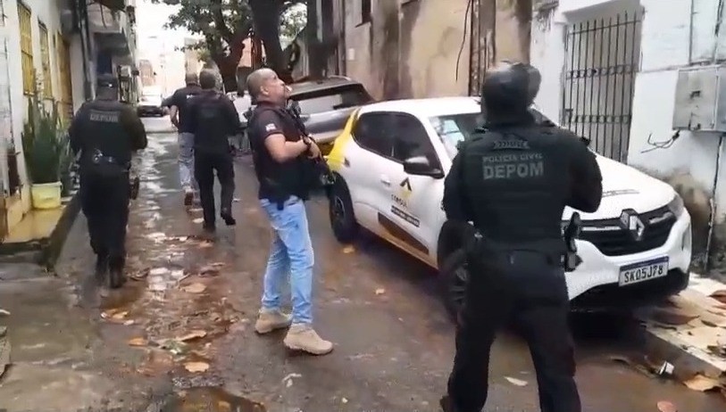 Mulher é presa suspeita de perseguição contra colega de faculdade em Salvador