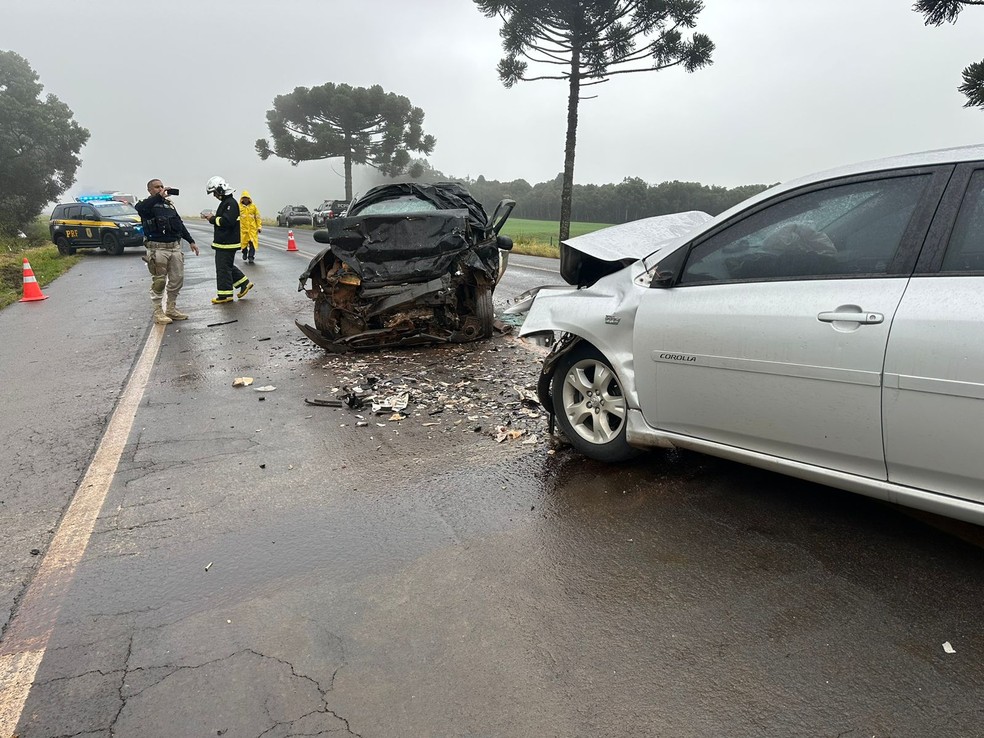 Servidores da Prefeitura de Candói morrem em acidente entre carros — Foto: Fabricio Eduardo