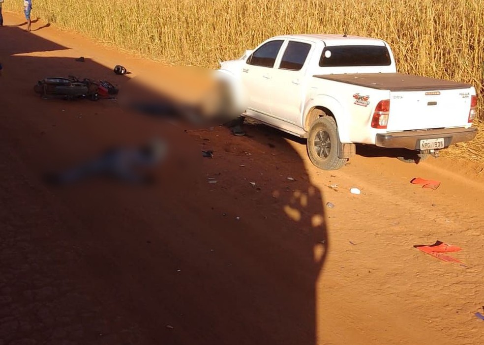 Acidente entre caminhonete e moto mata duas jovens — Foto: Divulgação