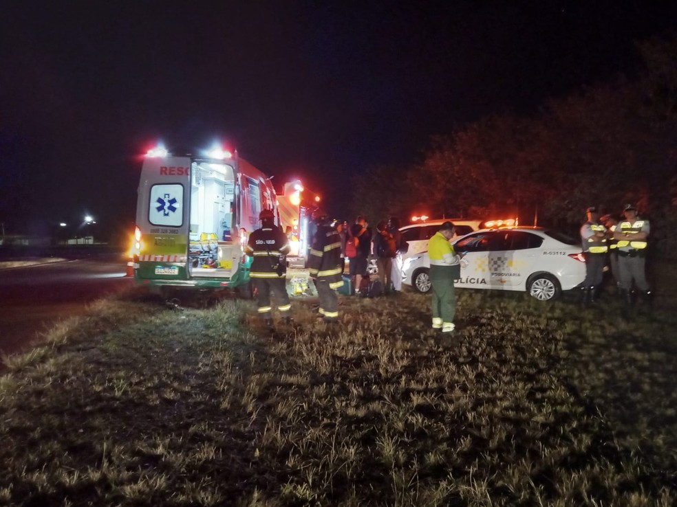 Acidente com ônibus deixa feridos na SP-310 em Ibaté — Foto: Marco Lúcio/TV 5A