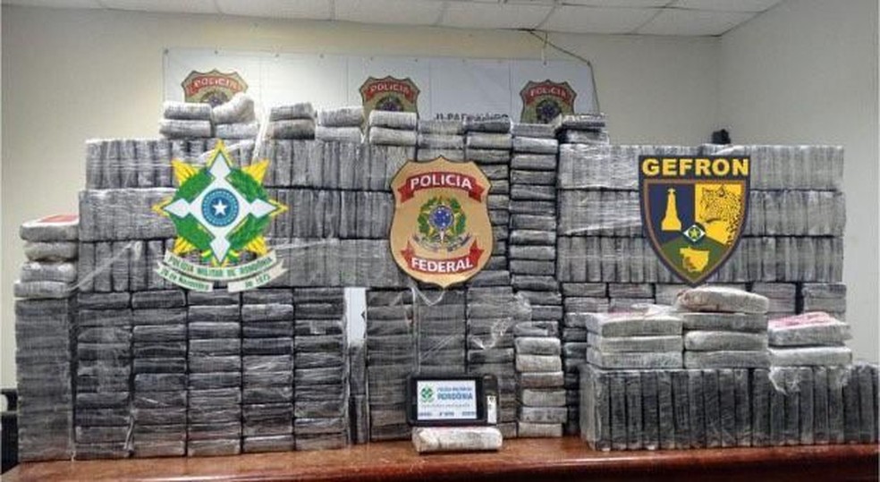 Ação conjunta entre forças de segurança terminou com a apreensão de 400 quilos de cocaína — Foto: Reprodução/PF