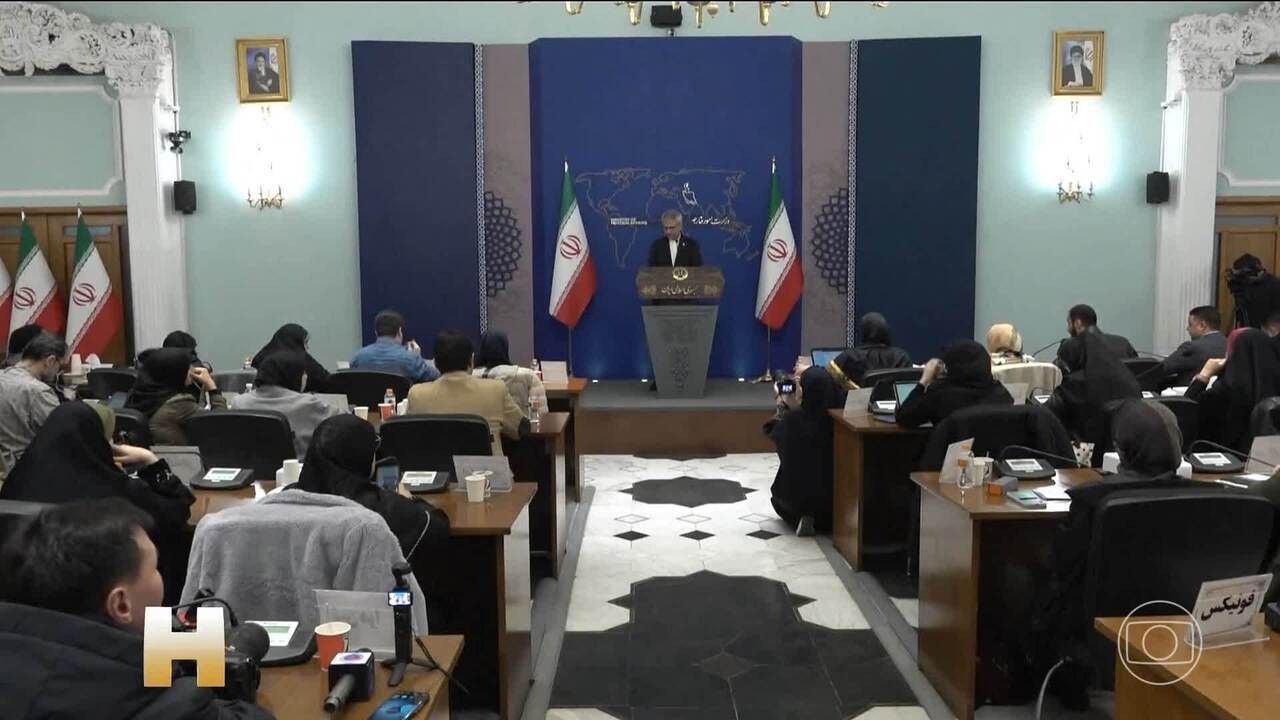 Diante de ameaças dos EUA, Irã está disposto a encerrar programa nuclear, diz jornal