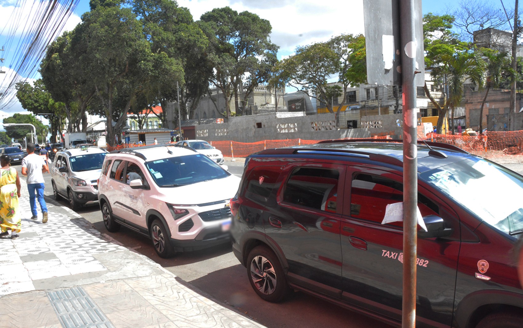 Taxistas devem apresentar veículos para vistoria em Feira de Santana; veja como fazer