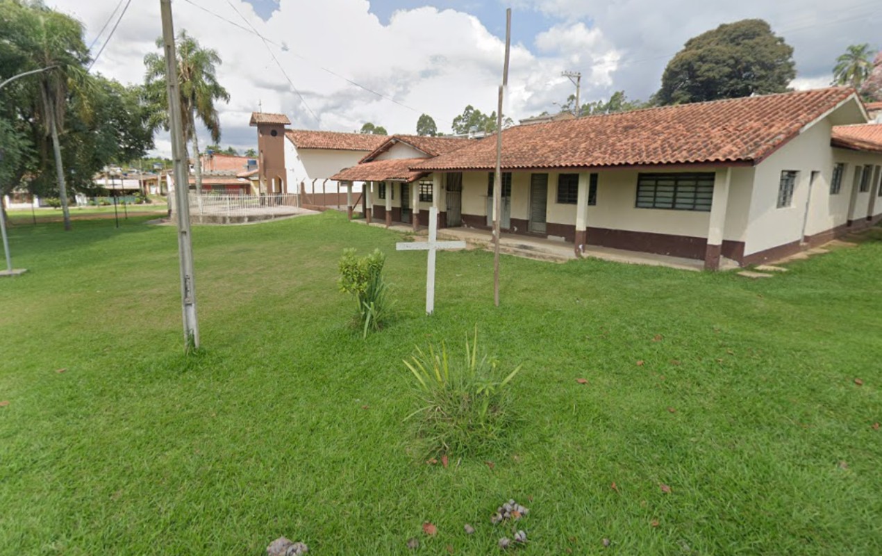 Homem é socorrido após ser baleado sete vezes nas costas em praça no interior de SP