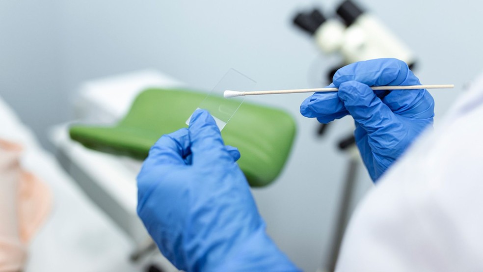 Preven&ccedil;&atilde;o do c&acirc;ncer do colo do &uacute;tero inclui a vacina&ccedil;&atilde;o contra o HPV e a realiza&ccedil;&atilde;o peri&oacute;dica do exame de Papanicolau &mdash; Foto: Reprodu&ccedil;&atilde;o/Ag&ecirc;ncia SP