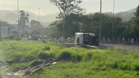 Acidente entre veículos deixa 5 mortos e 14 feridos em Barra do Piraí (RJ)