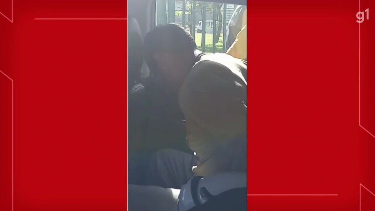 VÍDEO: Homem rouba celular, foge em ônibus e quebra janela do veículo para não ser preso no DF