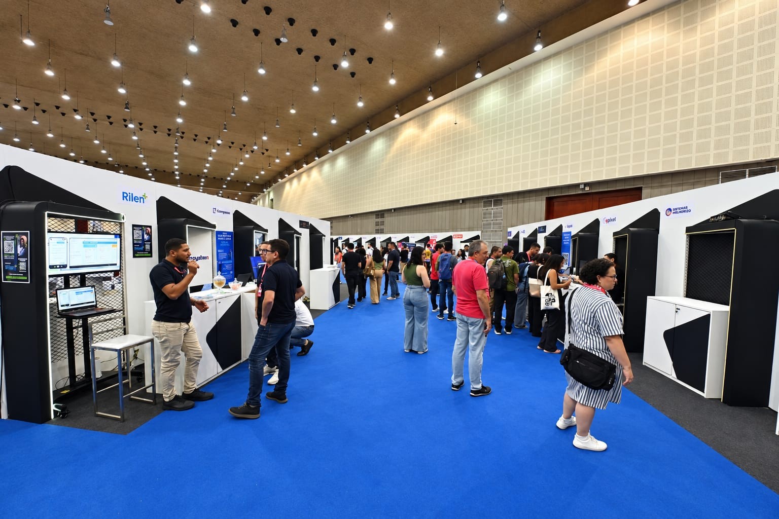 Mais de 300 startups expositoras reforçam a força do Siará Tech Summit 2026