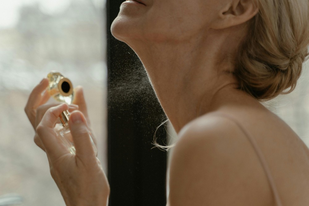 Não há evidências científicas de que o uso de perfumes no pescoço prejudique a tireoide