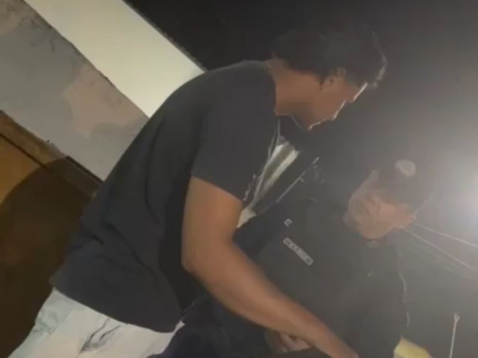 VÍDEO flagra abordagem de PM a entregador durante blitz no AC: 'Fiquei com medo'