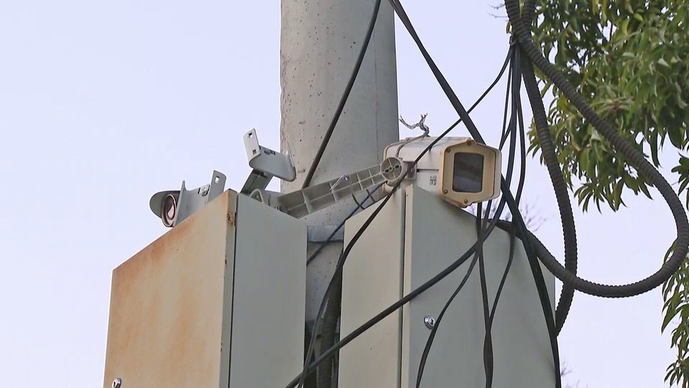 Câmera quebrada na Vila Militar — Foto: Reprodução/TV Globo