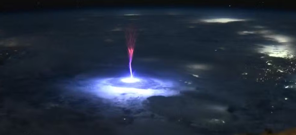 Fenômeno luminoso raro visto do espaço