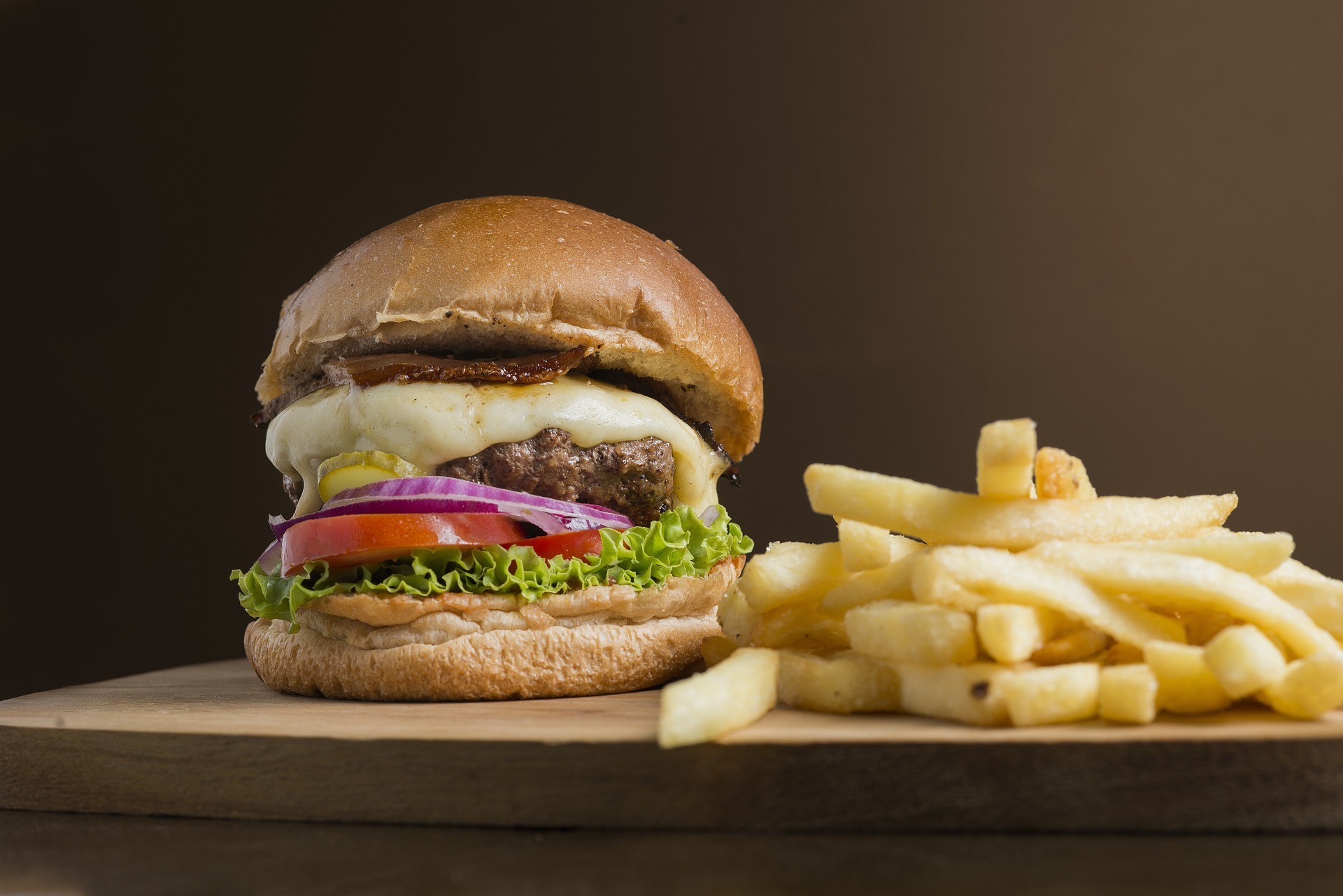 Comer é o melhor remédio, mas isso não inclui fast food