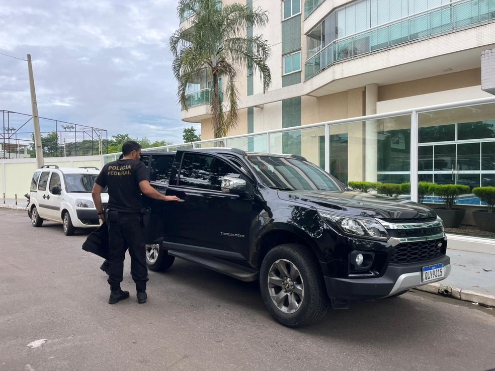 Opera&ccedil;&atilde;o Graco cumpriu mandados no local onde Eduardo Velloso mora em Rio Branco &mdash; Foto: Aline Pontes/Rede Amaz&ocirc;nica