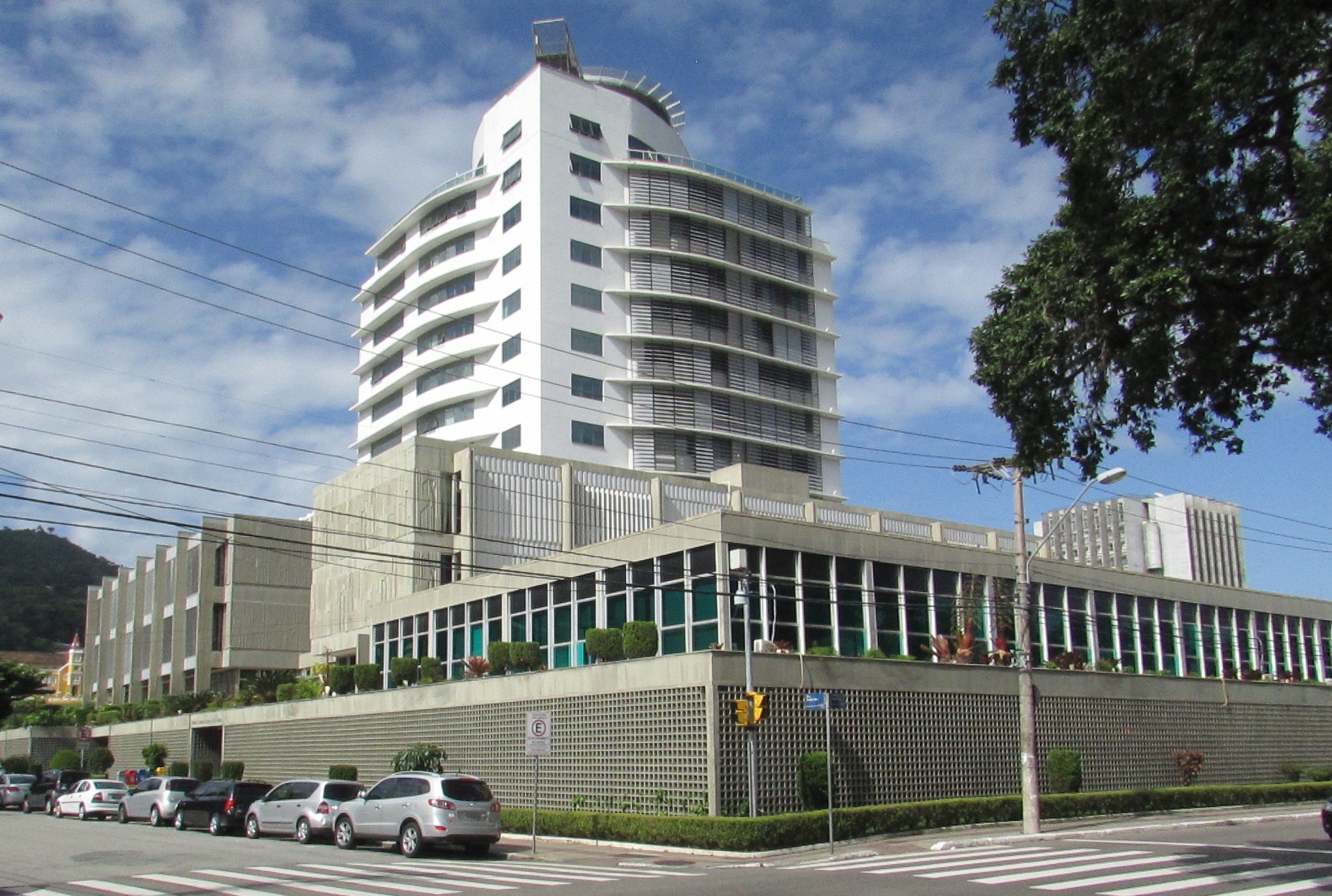 TCE alerta mais de 70 cidades de SC por baixa arrecadação e despesas acima do limite com funcionários; veja lista