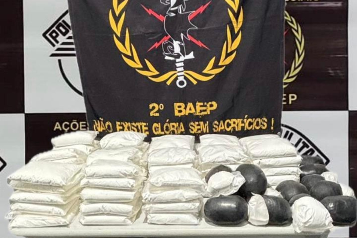 Baep apreende 77 kg de pasta base de cocaína dentro de gruta no litoral de SP