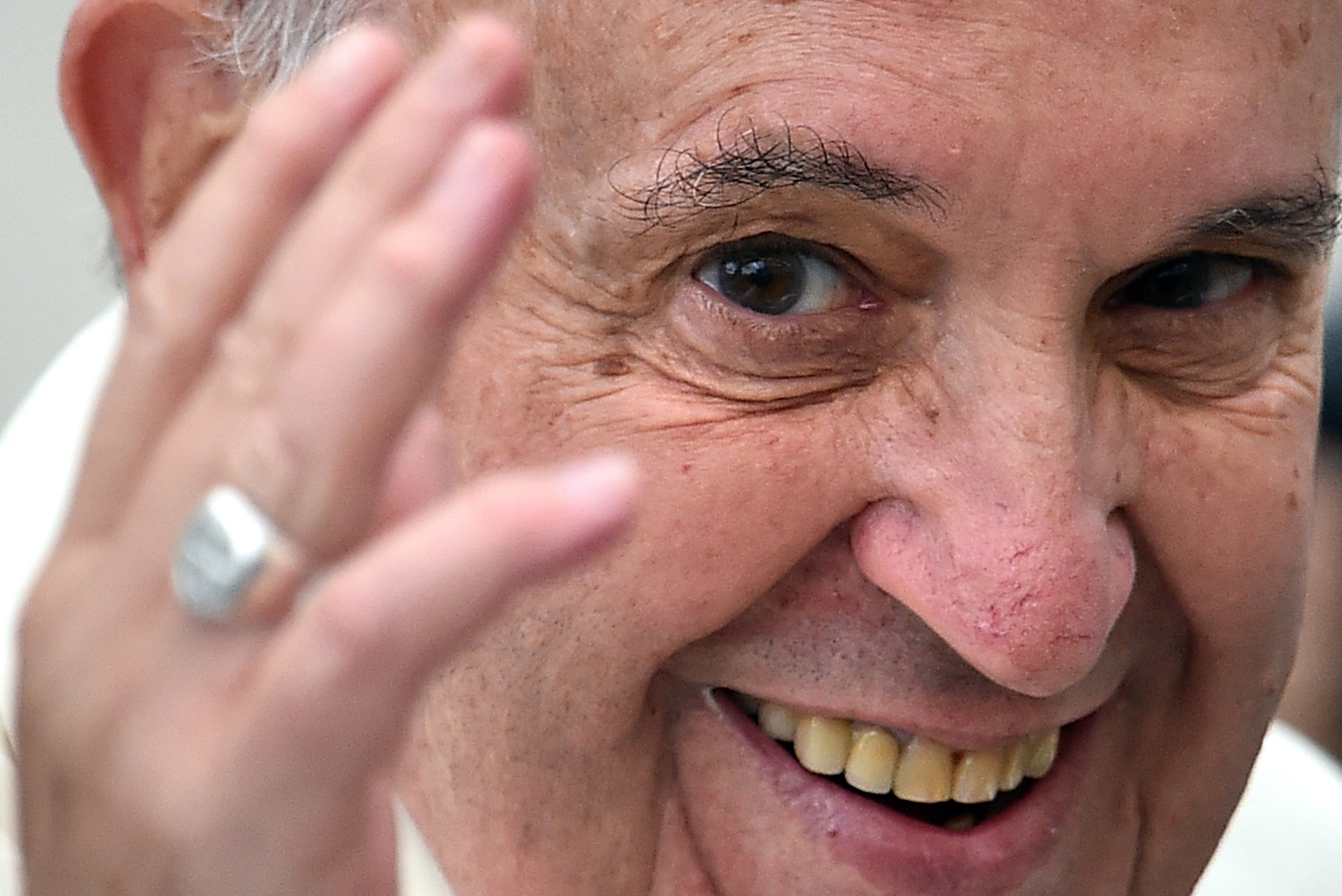 Vaticano divulga texto de documento que será colocado dentro do caixão do papa Francisco; LEIA