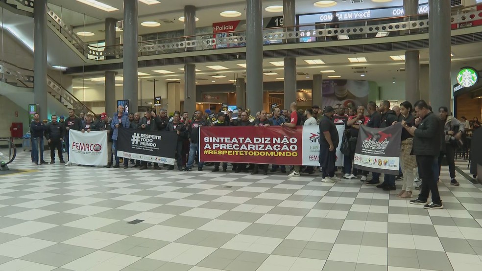 Motoristas de ônibus internos do Aeroporto de Congonhas protestam contra mudanças — Foto: Reprodução/TV Globo