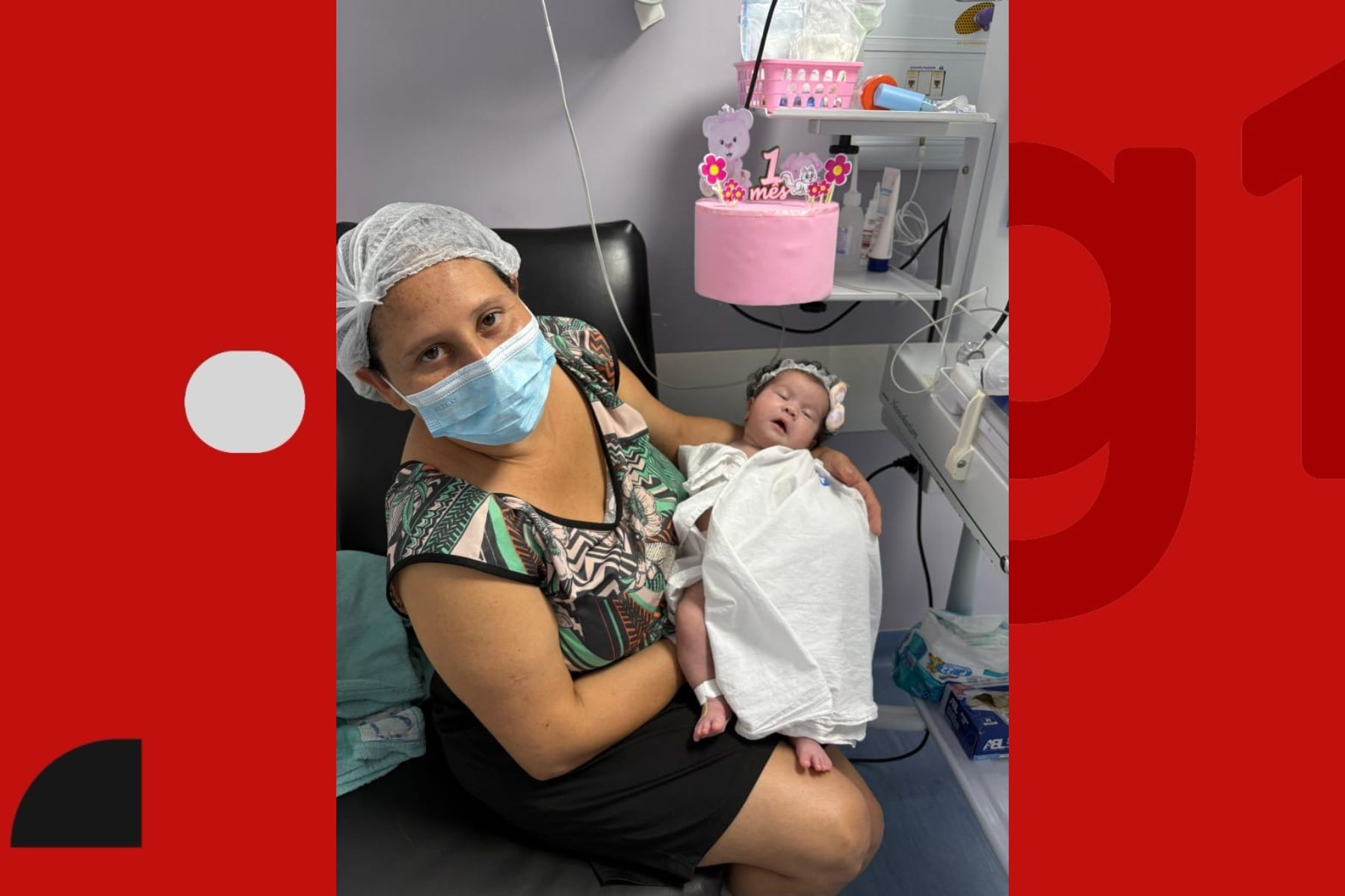 Mãe paga promessa e sai de maternidade ajoelhada com filha nos braços após bebê receber alta na Bahia