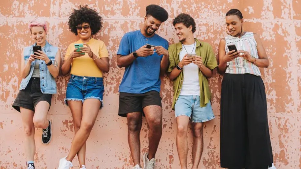 Jovens no Brasil são mais ou menos conservadores do que os mais velhos? O que pesquisa descobriu sobre a geração Z — Foto: Getty Images / BBC