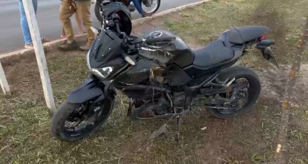 Motociclista morre após acidente na BR-242, em Luís Eduardo Magalhães — Foto: Marlon Ferraz/Blog Braga