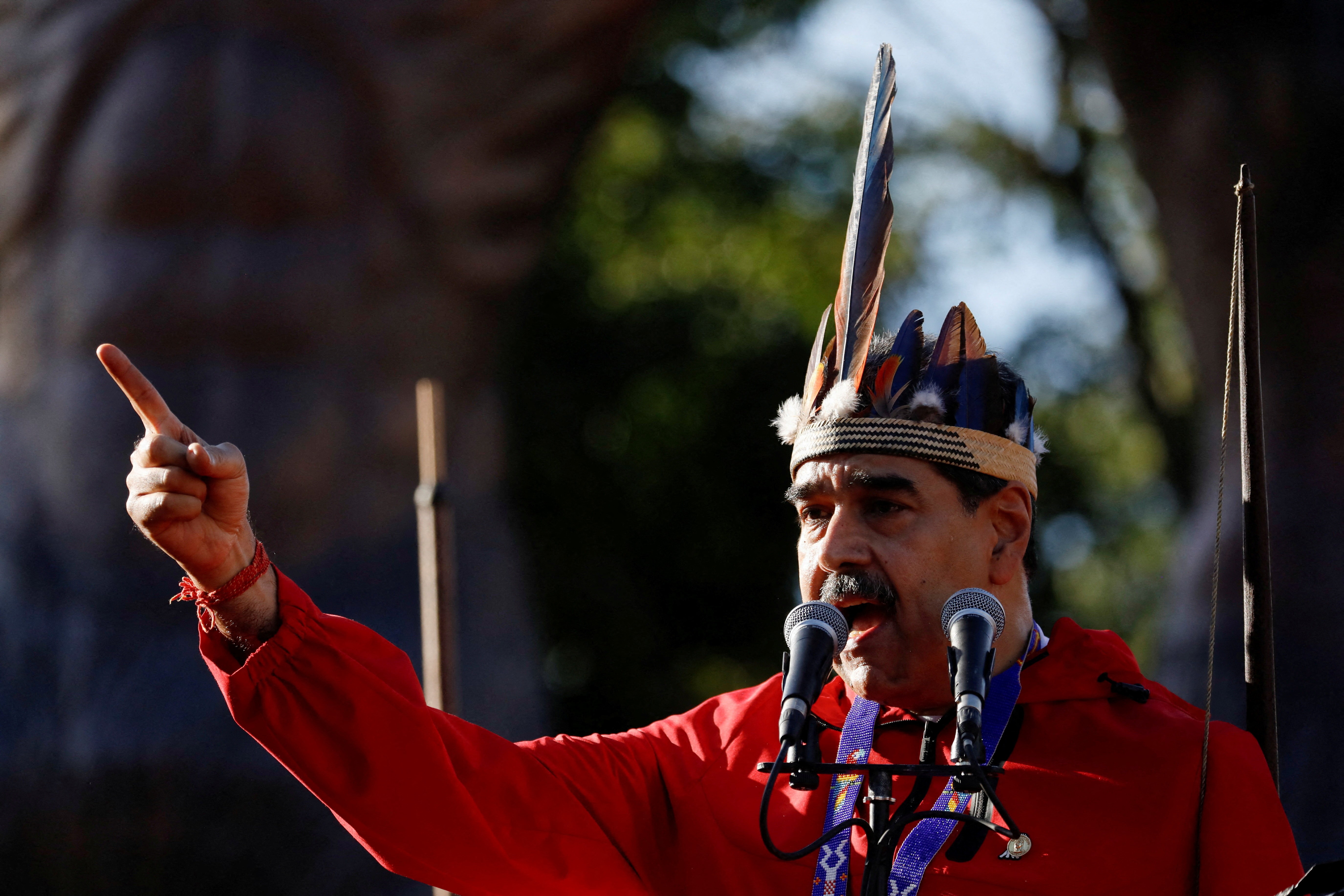'Estão inventando uma guerra' contra a Venezuela, diz Maduro, após EUA enviarem maior porta-aviões do mundo ao Caribe