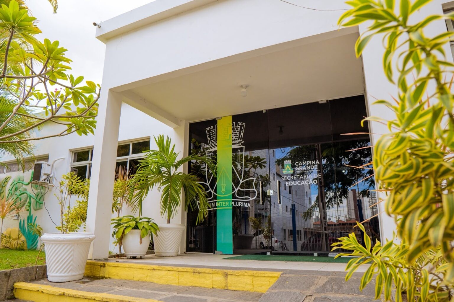 Campina Grande anuncia 14º salário para servidores da educação que alcançaram metas no Ideb