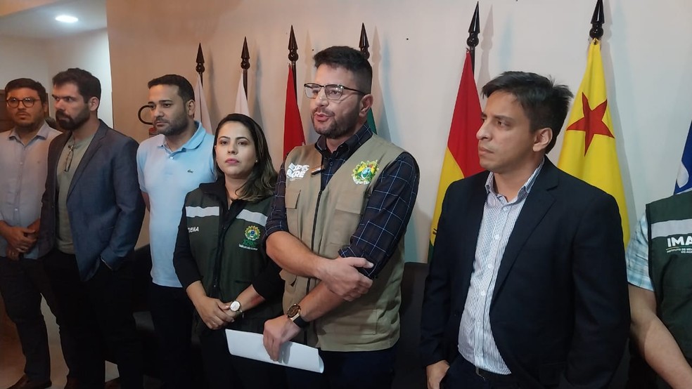 Gladson Cameli disse que pessoas pegas em queimadas ilegais devem ser punidas — Foto: Melícia Moura/Rede Amazônica Acre
