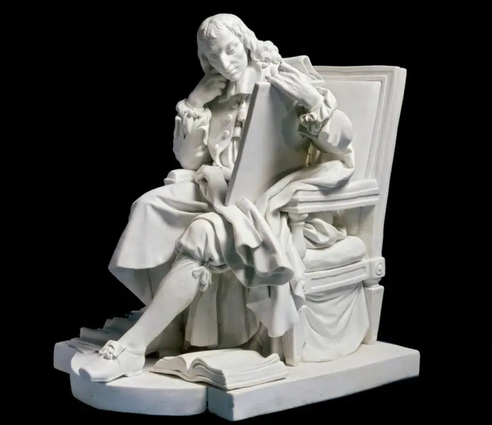 Blaise Pascal (1623–1662) foi uma figura central no nascimento da ciência moderna. Aqui, "Pascal estudando a cicloide" (1785), escultura de Augustin Pajou, Museu do Louvre, Paris, França — Foto: Getty Images/BBC