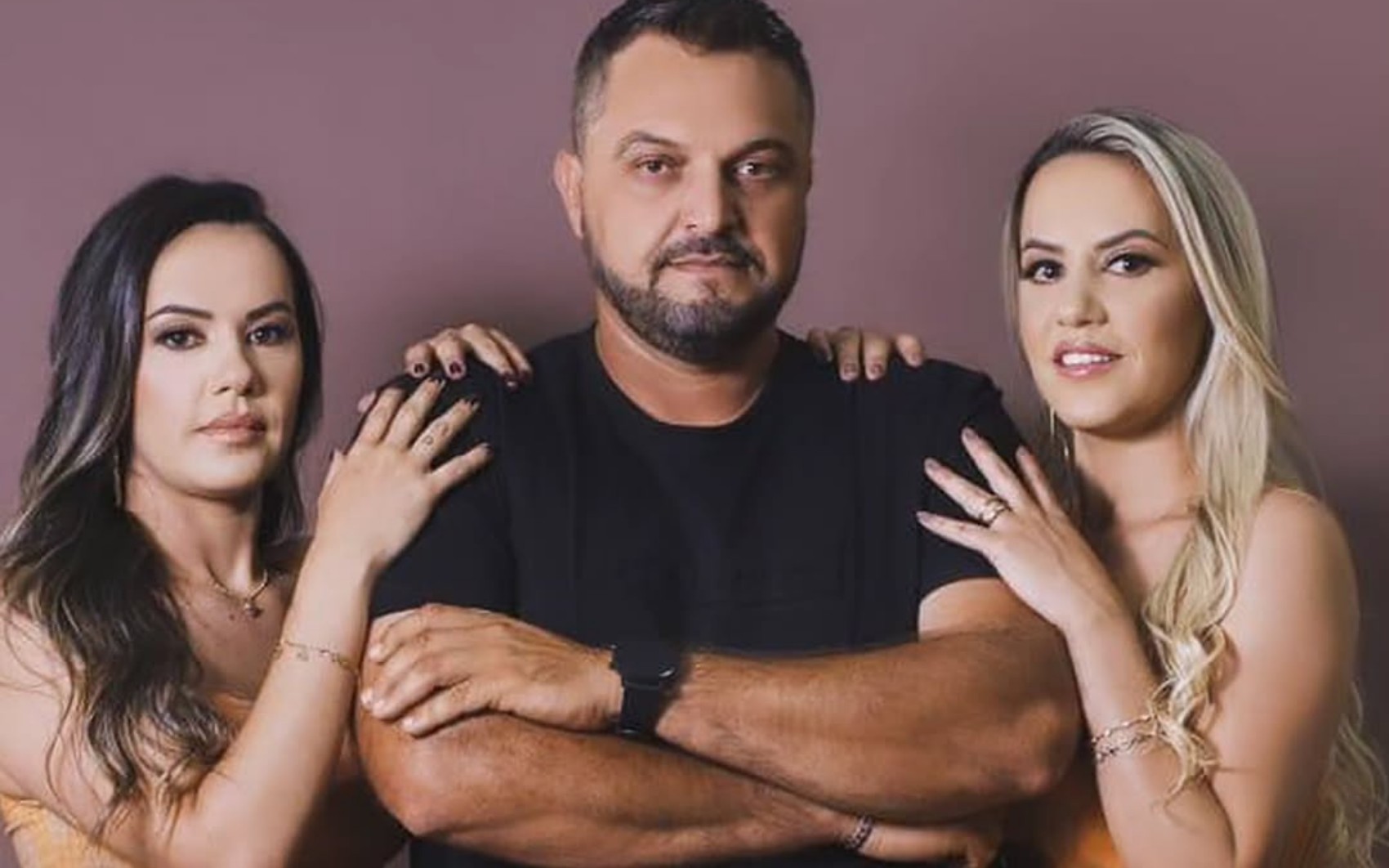 Rainha de rodeio que vive em trisal conta que no começo negou ideia da irmã de morar com ela e agricultor: ‘Você tá doida?’