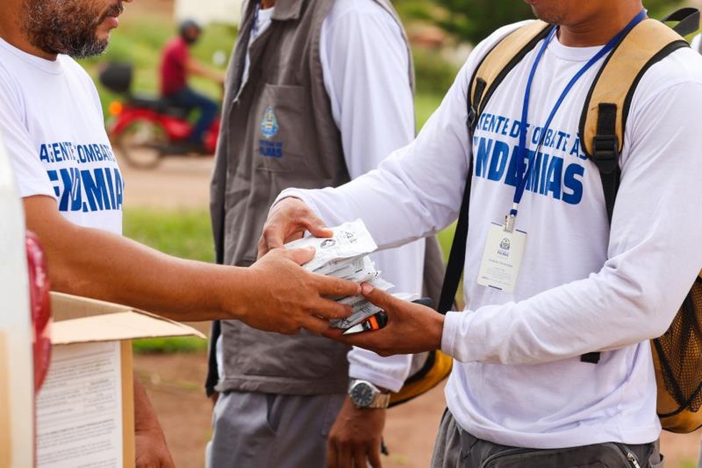 Segundo a Semus, Ministério da Saúde enviou coleiras — Foto: Regiane Rocha/Secom Palmas