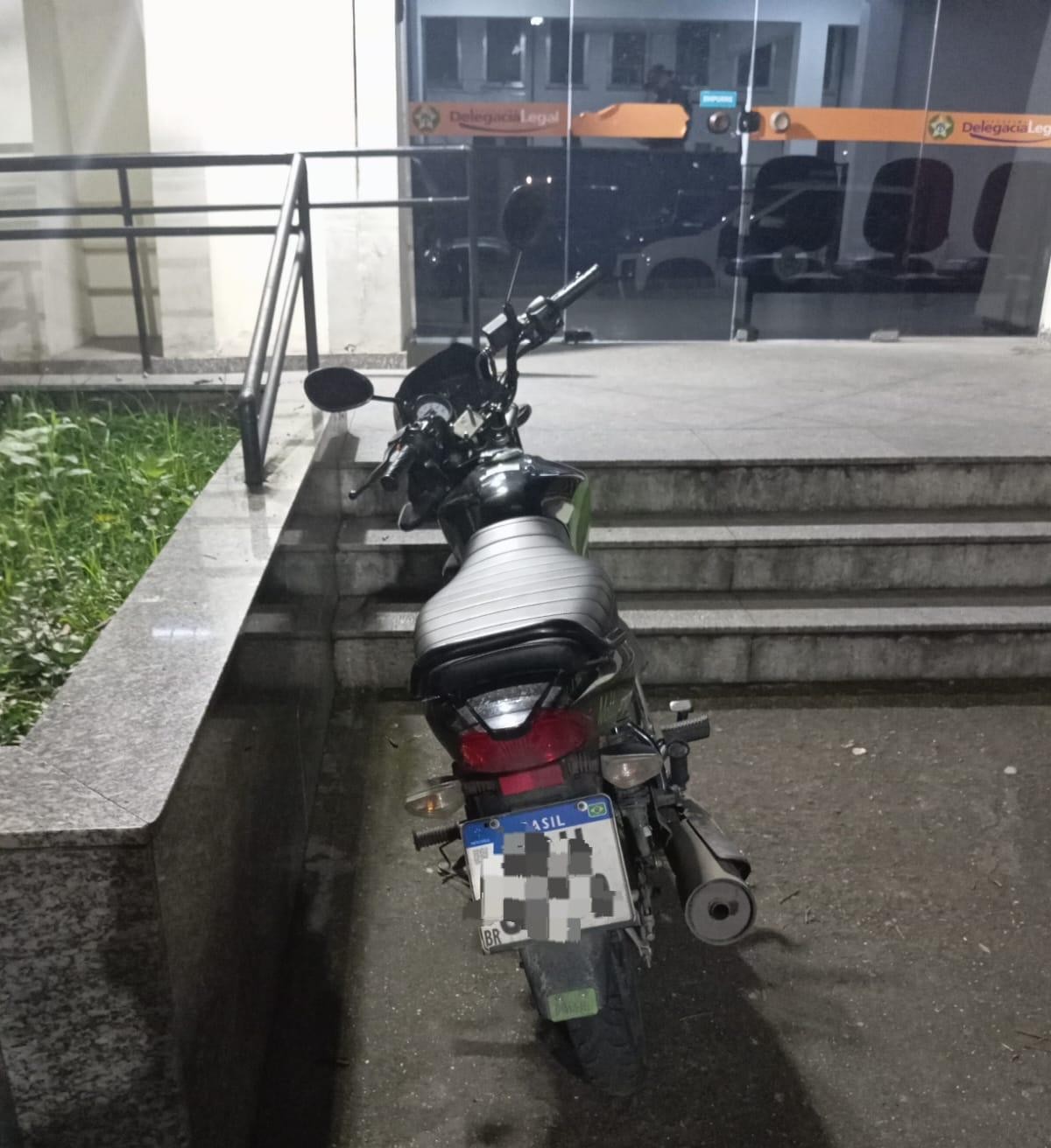 Moto com registro de furto é recuperada na Via Dutra, em Resende