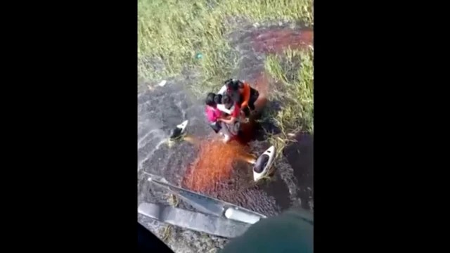 O resgate de passageiros após pouso de emergência em área com jacarés na Amazônia