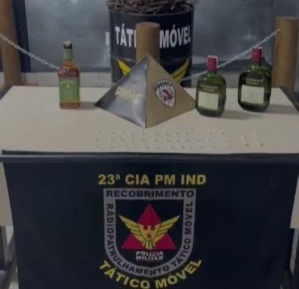 Buscas por suspeito de furtar garrafas de whisky em supermercado terminam com dois presos e apreensão de drogas em Capelinha