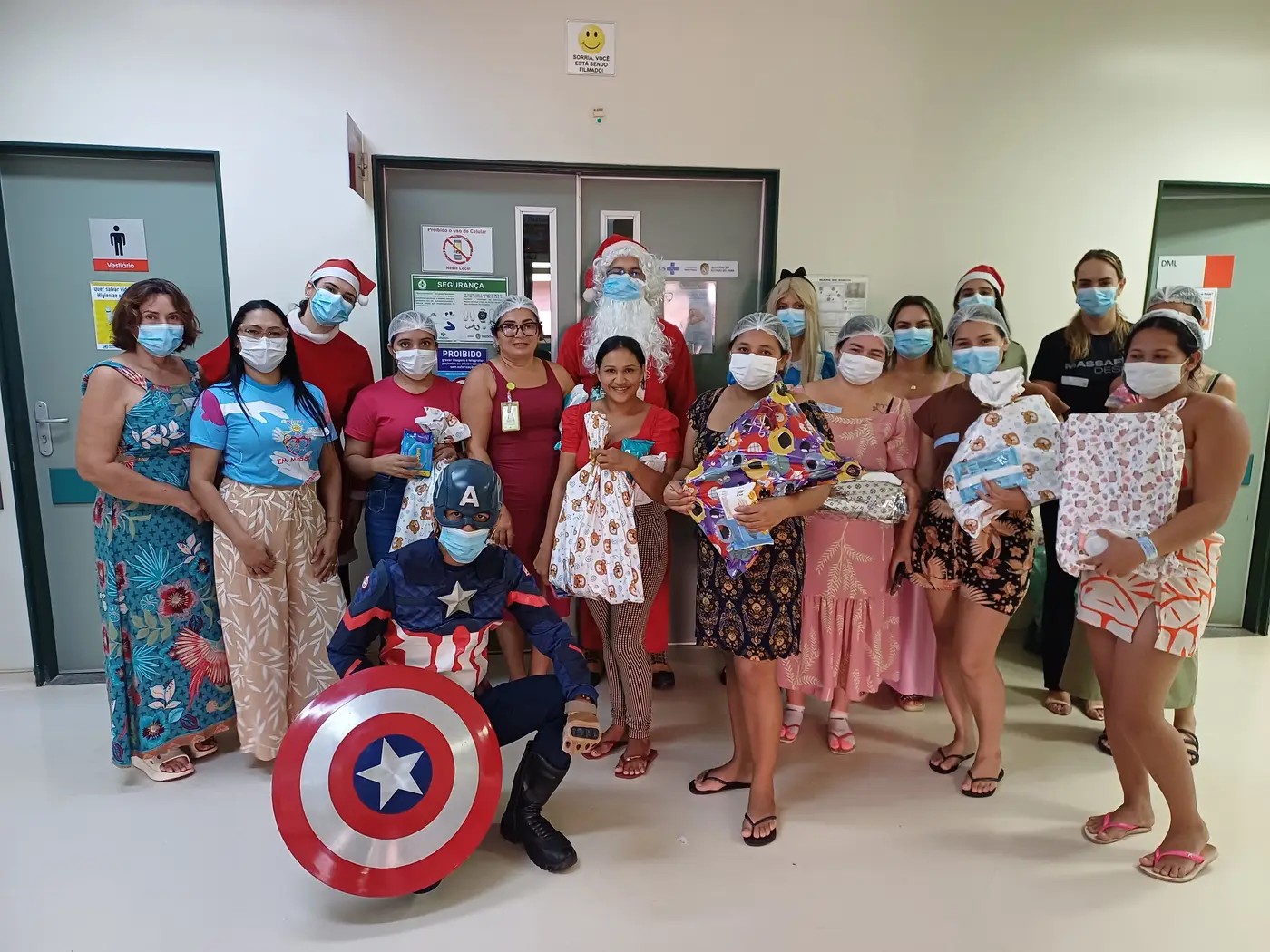 Semana natalina do HRBA leva Papai Noel, super-heróis e ações de humanização a pacientes em Santarém