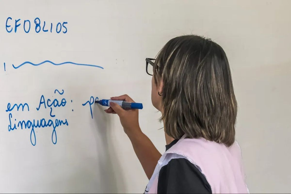 Governo de SP vai pagar R$ 23,4 milhões em bônus a profissionais da educação na Baixada Santista