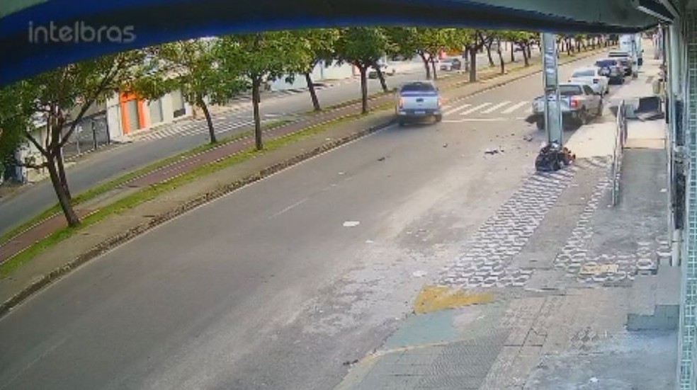 Delegado é suspeito de dirigir embriagado e provocar acidente na Zona Sul de Aracaju (SE) — Foto: Cptran