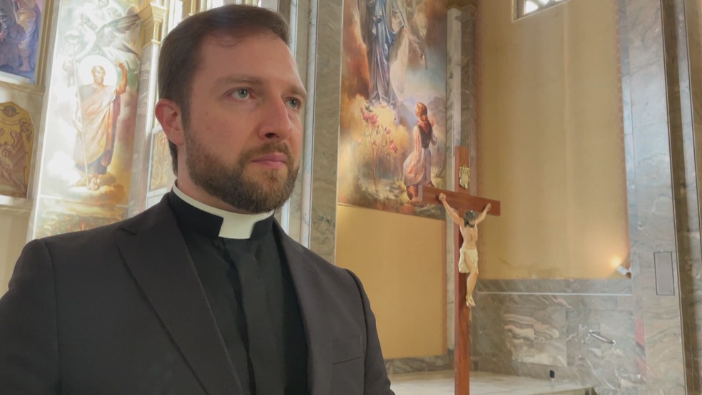 Diocese de Caxias do Sul nomeou o padre Daniel D'Agnoluzzo Zatti para atuar no Ministério do Exorcismo — Foto: Reprodução/ RBS TV