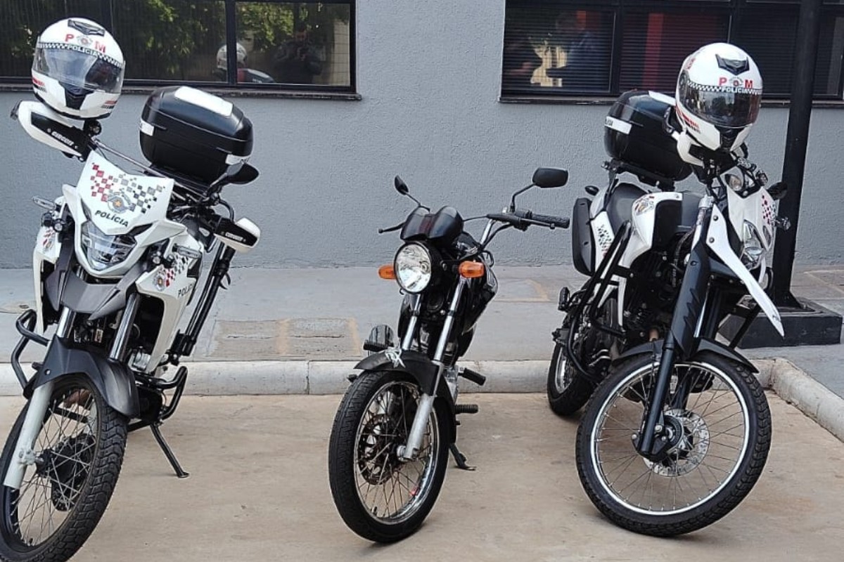 Homem empina moto, tenta fugir da polícia e leva 13 multas em Dracena