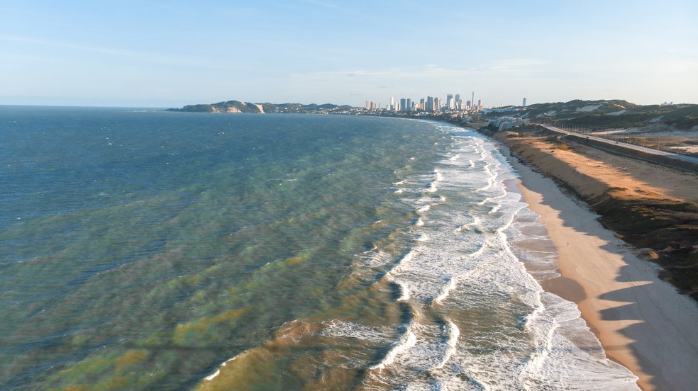 Via Costeira, em Natal, tem principais hotéis da cidade — Foto: Sandro Menezes