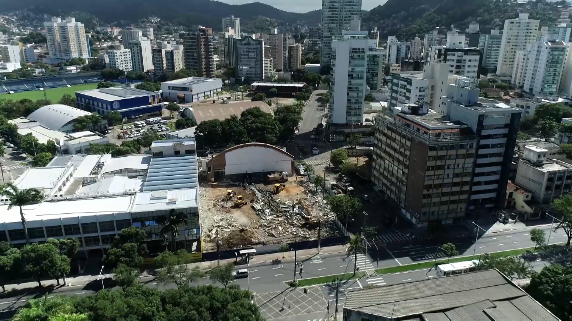 Obra de ginásio que desabou em Vitória não tinha alvará nem licença ambiental
