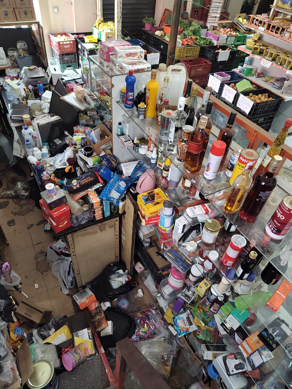 Dono de mercado é preso por venda de produtos vencidos e sem procedência em Campinas — Foto: Vigilância Sanitária/Divulgação