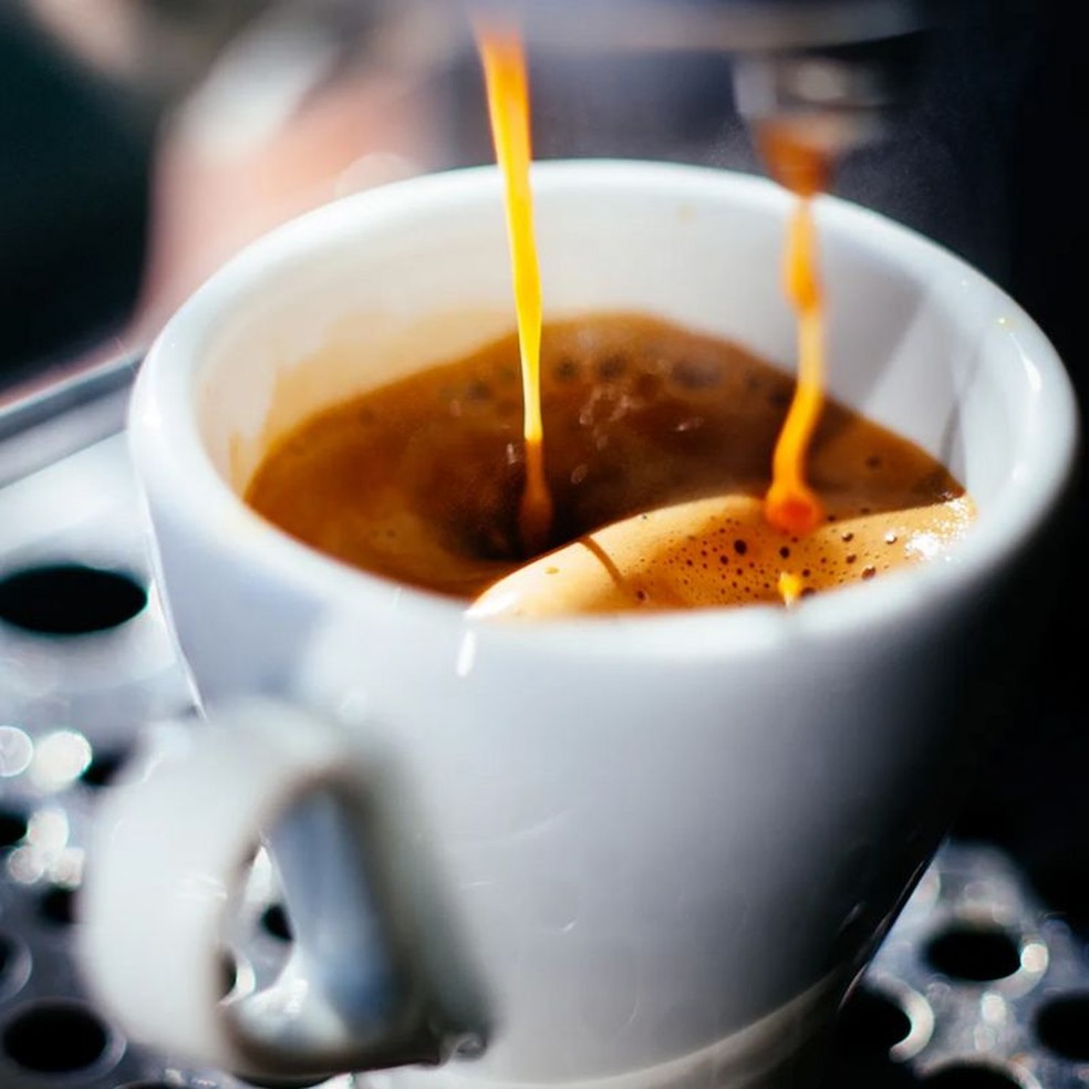 Cafeína, presente no café, é substância estimulante que age no cérebro — Foto: GETTY via BBC