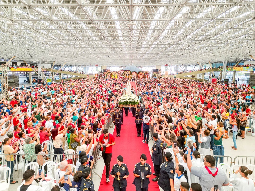 Fiéis participam da tradicional Festa de Pentecostes em João Pessoa neste domingo (24)